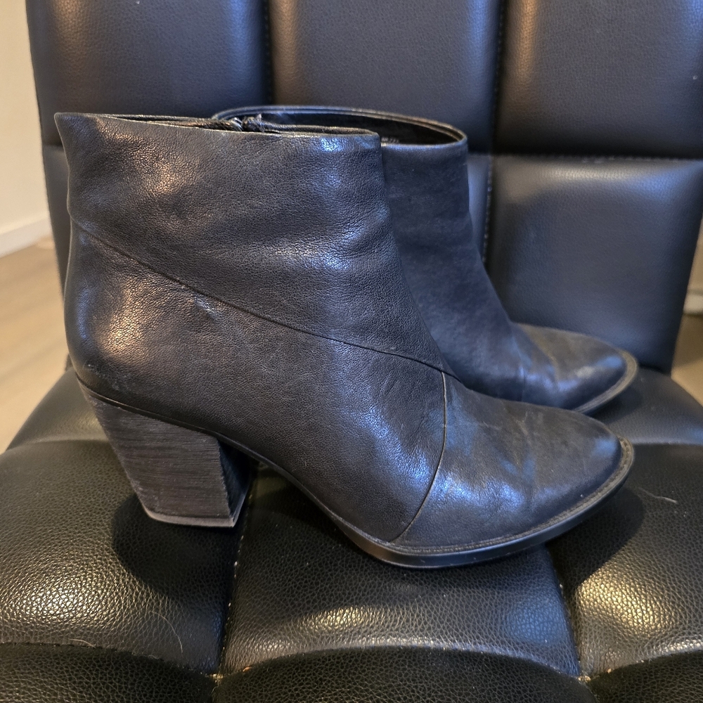 Vince Camuto ankle bootie -size 8.5
